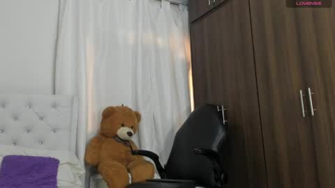 Snapshot of cyntia_wood chatting on 05-09-26, 01:16 cyntia online show from 05-09-26, 01:16