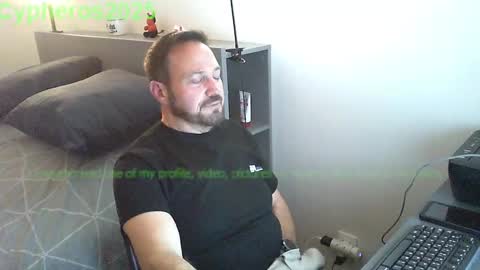 Snapshot of cypheros2025 chatting on 11-17-25, 04:57 Chris online show from 11-17-25, 04:57