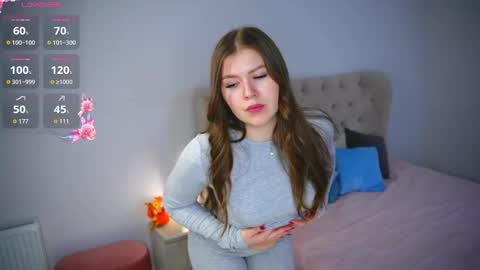 Snapshot of cyrstalcuddihee chatting on 02-08-26, 05:55 Alice online show from 02-08-26, 05:55