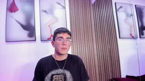 Snapshot of cyrus_wlaker chatting on 11-11-25, 11:27 cyrus online show from 11-11-25, 11:27