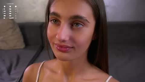Snapshot of czamabech chatting on 06-12-26, 01:04 Isabella online show from 06-12-26, 01:04