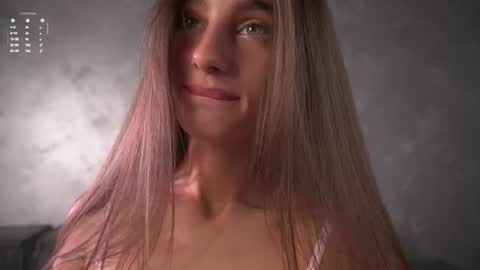 Snapshot of czamabech chatting on 07-10-26, 01:10 Isabella online show from 07-10-26, 01:10
