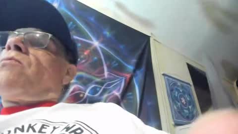 Snapshot of czechlove chatting on 10-05-25, 12:14 Andrew Thomas online show from 10-05-25, 12:14