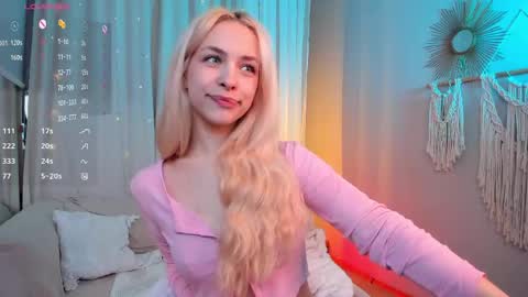Snapshot of d0ll_eyes_ chatting on 05-28-26, 09:39 Julie online show from 05-28-26, 09:39