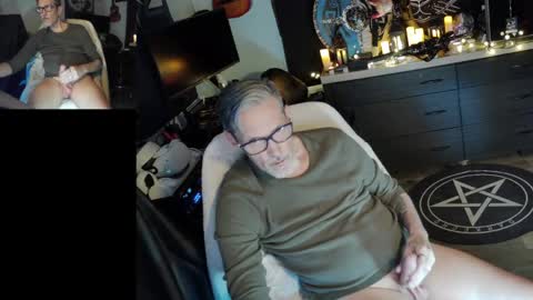 Snapshot of d_j_strokes chatting on 04-29-26, 11:25 Dave online show from 04-29-26, 11:25