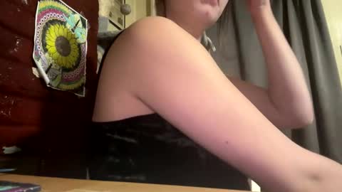 Snapshot of dabqueen_1994 chatting on 02-17-26, 12:34 dabqueen_1994 online show from 02-17-26, 12:34