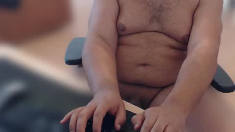 Snapshot of daddy_b34r chatting on 05-23-26, 01:04 Daddy Bear Papa Ours online show from 05-23-26, 01:04