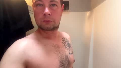 Snapshot of daddycam33 chatting on 09-13-25, 07:35 DaddyCam33 online show from 09-13-25, 07:35