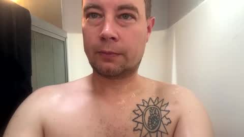 Snapshot of daddycam33 chatting on 10-05-25, 05:00 DaddyCam33 online show from 10-05-25, 05:00