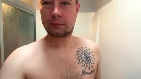 Snapshot of daddycam33 chatting on 10-09-25, 03:43 DaddyCam33 online show from 10-09-25, 03:43