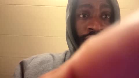 Snapshot of daddyd490256 chatting on 12-03-25, 06:10 DaddyD online show from 12-03-25, 06:10