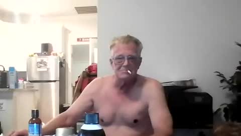 Snapshot of daddydave6400 chatting on 07-09-26, 12:26 daddydave6400 online show from 07-09-26, 12:26