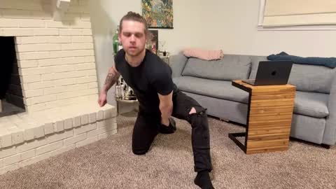 Snapshot of daddydaydrinkz chatting on 12-30-24, 05:37 DaddydayDrinkz online show from 12-30-24, 05:37