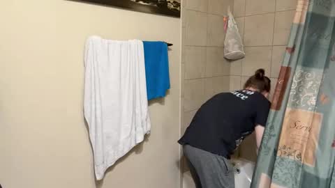 Snapshot of daddydaydrinkz chatting on 02-22-25, 08:31 DaddydayDrinkz online show from 02-22-25, 08:31