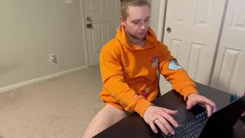 Snapshot of daddydaydrinkz chatting on 03-08-25, 06:32 DaddydayDrinkz online show from 03-08-25, 06:32