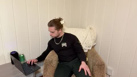 Snapshot of daddydaydrinkz chatting on 12-21-25, 05:36 DaddydayDrinkz online show from 12-21-25, 05:36