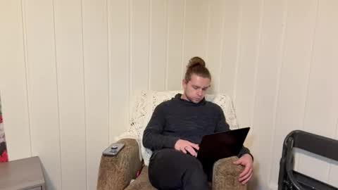 Snapshot of daddydaydrinkz chatting on 01-11-26, 04:28 DaddydayDrinkz online show from 01-11-26, 04:28