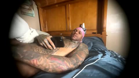 Snapshot of daddyjanimal chatting on 05-19-26, 11:38 sexy tatted king bbc online show from 05-19-26, 11:38