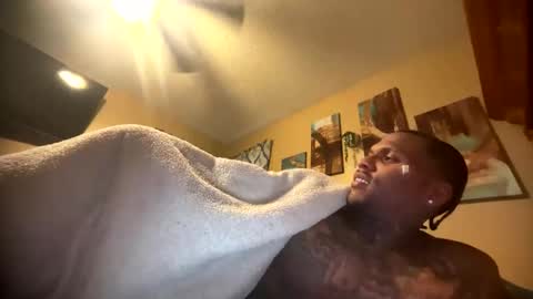 Snapshot of daddyjanimal chatting on 05-25-26, 10:49 sexy tatted king bbc online show from 05-25-26, 10:49