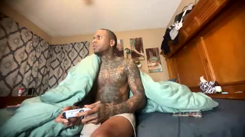 Snapshot of daddyjanimal chatting on 06-01-26, 07:26 sexy tatted king bbc online show from 06-01-26, 07:26