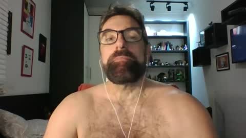 Snapshot of daddymusclebearrio chatting on 12-15-25, 09:24 daddymusclebearrio online show from 12-15-25, 09:24