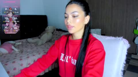 Snapshot of daddysweeeetbody chatting on 01-05-25, 12:09 Sophie online show from 01-05-25, 12:09