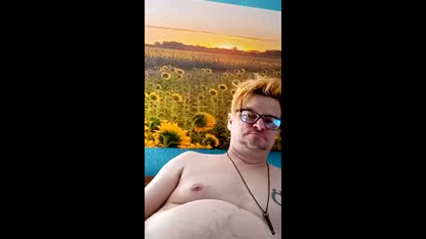 Snapshot of daddyvybes chatting on 12-14-25, 02:17 DaddyVybes online show from 12-14-25, 02:17