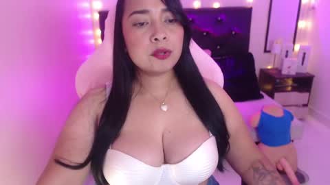 Snapshot of dads_angel19 chatting on 05-21-26, 01:18 amanda online show from 05-21-26, 01:18