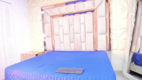 Dafnee online show from 10-26-25, 12:22