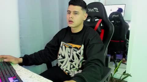 Snapshot of dage_19 chatting on 11-04-25, 04:11 my name is Jhon and I live in colombia online show from 11-04-25, 04:11