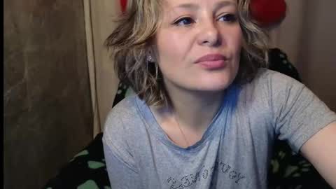 Snapshot of dagny_jo chatting on 02-25-25, 04:14 Lulu online show from 02-25-25, 04:14