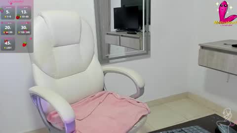 Snapshot of dahian_carter chatting on 10-01-25, 12:11 Dahian online show from 10-01-25, 12:11