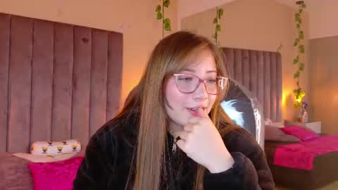 Snapshot of dahlia_rousse chatting on 06-17-26, 05:54 Dahlia online show from 06-17-26, 05:54