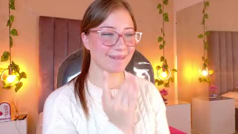 Snapshot of dahlia_rousse chatting on 06-18-26, 05:51 Dahlia online show from 06-18-26, 05:51