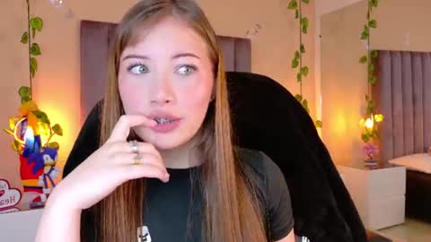 Snapshot of dahlia_rousse chatting on 06-26-26, 06:51 Dahlia online show from 06-26-26, 06:51
