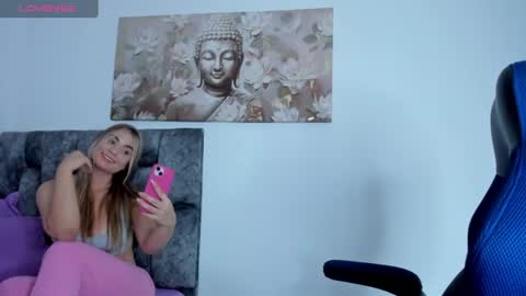 Snapshot of dahnna_squirt chatting on 06-30-26, 03:29 Dahana online show from 06-30-26, 03:29