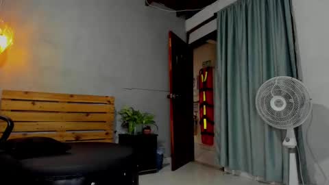 Snapshot of daiisy_kiss chatting on 10-07-25, 02:31 daiisy_kiss online show from 10-07-25, 02:31