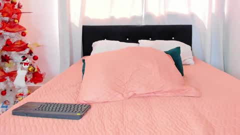 Daila Smith  online show from 12-15-24, 06:04