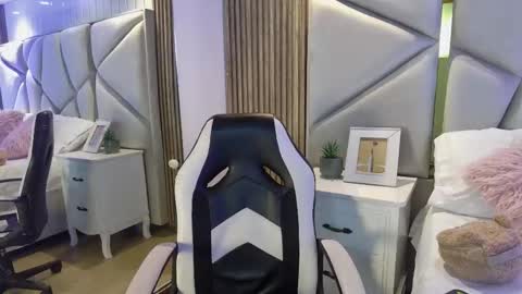 Snapshot of daimondti chatting on 09-13-25, 11:54 DaimonTi online show from 09-13-25, 11:54