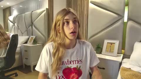 Snapshot of daimondti chatting on 09-17-25, 11:56 DaimonTi online show from 09-17-25, 11:56