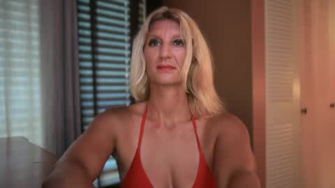 Snapshot of daisy9kat chatting on 06-14-26, 03:14 Daisy137 online show from 06-14-26, 03:14