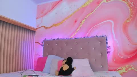 Snapshot of daisy__rose chatting on 02-18-25, 11:00 Dai online show from 02-18-25, 11:00