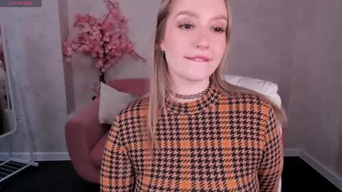 Snapshot of daisy_beckerr chatting on 03-26-26, 09:37 Viickie online show from 03-26-26, 09:37