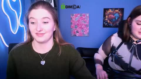 Snapshot of daisy_candy chatting on 10-08-25, 12:08 Little Di online show from 10-08-25, 12:08