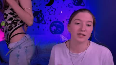 Snapshot of daisy_candy chatting on 05-17-26, 04:32 Little Di online show from 05-17-26, 04:32