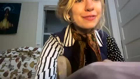 Snapshot of daisybaby699 chatting on 01-08-25, 02:35 DaisyB3 online show from 01-08-25, 02:35