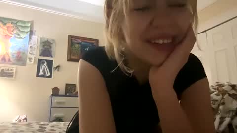 Snapshot of daisybaby699 chatting on 01-12-25, 08:46 DaisyB3 online show from 01-12-25, 08:46
