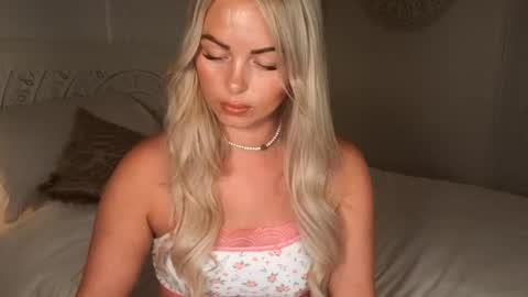 Snapshot of daisydreams_cumtrue chatting on 07-28-26, 09:36 Daisy Dreams online show from 07-28-26, 09:36