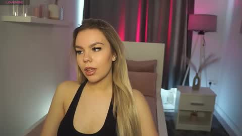 Snapshot of daisyeverly chatting on 02-08-26, 11:35 Daisy online show from 02-08-26, 11:35