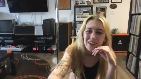 Snapshot of daisymynx chatting on 05-13-26, 02:09 daisymynx online show from 05-13-26, 02:09